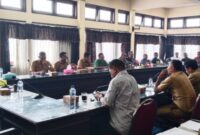 Kontraktor di kabupaten Ende dialog dengan komisi III terkait proyek yang belum di bayar oleh Dinas Pendidikan dan Kebudayaan/Foto : Arkadeus Aku Suka