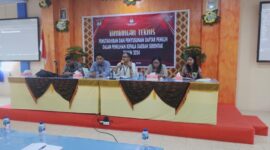 Komisioner KPU Ende dalam Rapat Pleno Penetapan DPT Pilkada Serentak Kabupaten Ende (Foto : I.Like)