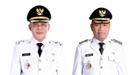 Yoseph Badeoda dan Dominikus Minggu Mere (Foto ; Rinto Namang) 