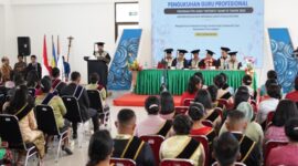 Peserta PPG Piloting tiga Universitas Katolik Santo Paulus Ruteng, Mengikuti Pengukuhan (Foto ; Selvianus Hadun) 
