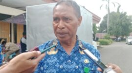 Kepala SMK Negeri 2 Ende, Fransiskus Soares, S.Pd, M.Pd ketika diwawancarai oleh sejumlah media usai pantau MBG di sekolahnya (Foto ; I.Like) 