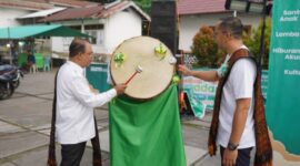 Bupati Ende Benediktus Tote Bade Oda dan Kepala Pimpinan Cabang PT. Pegadaian Ende, Stenli Bisinglasi Membuka Kegiatan Festival Ramadan Cemerlang Yang Ditandai Dengan Memukul Beduk di Lokasi Penyelenggaraan Festival di Area Kuliner halaman Kantor Camat Ende Selamatan Rabu, 5 Maret 2025