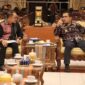 Gubernur Nusa Tenggara Timur (NTT) bersama Agustinus Junianto dari Balai Pelaksanaan Jalan Nasional