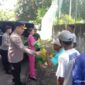 Kapolres Ende berbagi berkah Ramadhan dengan tukang ojek dan buruh 