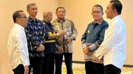 Gubernur Melki Lakalena dan Bupati Flores Timur Anton Doni Dihen dalam rapat koordinasi penanganan bencana bersama Menko PMK Pratikno.