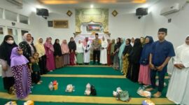 Polres Ende berbagi takjil gratis untuk masyarakat di bulan Ramadhan