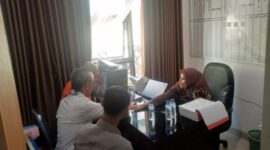 Satuan Reserse Kriminal Polres Ende menyerahkan seorang tersangka berinisial CS alias J kepada Kejaksaan Negeri Ende