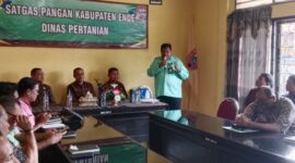Plt. Kadis Pertanian Gadir Dean saat memberikan sambutan pada saat Rakor OVOP dihadapan peserta dan Bupati dan wakil bupati Ende, kamis 10 April 2025/Ket Foto ; I.Like