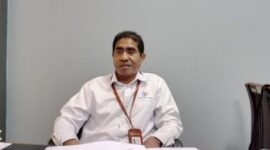 Martinus Tulit Beni, Kepala BPS Kabupaten Ende, ketika memberikan keterangan kepada media di ruang kerjanya selasa 29 April 2025 (Foto ; I. Like LF) 