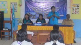Ketua Panitia, Yuliana Pili, S.Pd, memberikan sambutan pada saat pembukaan kegiatan