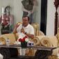 Bupati Ende Yoseph Benediktus Badeoda, memberikan keterangan pers kepada media di rumah jabatan, Minggu 18 Mei 2025