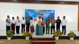 Bupati Flores Timur, Antonius Doni Dihen Pose bersama Stacholder usai peluncuran Future School Program
