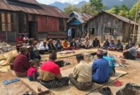peletakan batu pertama Rumah adat Poka di Desa Longko, Kecamatan Wae Rii’i