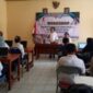 Kadis Pendidikan dan Kebudayaan Kabupaten Ende, Matildis Mensi Tiwe sedang memberikan arahan kepada para operator desa