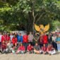 Aparat dan Mahasiswa pose bersama usai doa bersama dibawah pohon Sukun