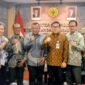 Dirjen Peternakan dan Kesehatan Hewan (Dirjen PKH) Kementan Dr. Drh. Agung Suganda (keempat kanan) saat menerima audiensi dari Ketua Umum DPP Patria PMkRI Agustisnus Tamo Mbapa dan jajaran pengurus PATRIA di Kantor Kementerian Pertanian, Jakarta, Jumat (12/9/2025).