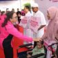 Ketua Bhayangkari serahkan Bantuan alat ibadah 