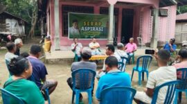 Warga mengikuti reses dengan Dipo Nusantara