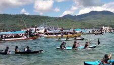 Prosesi Bahari Tuan Meninu di Larantuka/Ket Foto ; F. Dokeng