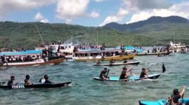 Prosesi Bahari Tuan Meninu di Larantuka/Ket Foto ; F. Dokeng