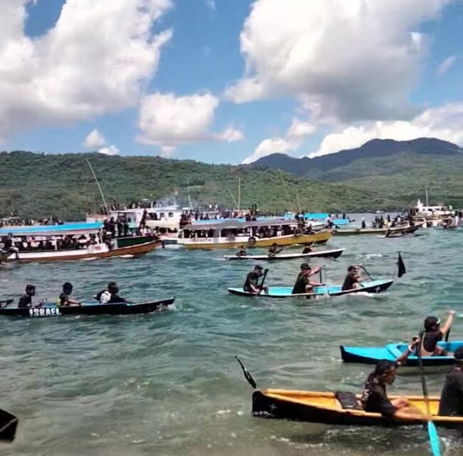 Prosesi Bahari Tuan Meninu di Larantuka/Ket Foto ; F. Dokeng