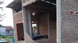 Rumah warga hancur akibat gempa/Foto ; KD