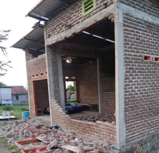 Rumah warga hancur akibat gempa/Foto ; KD