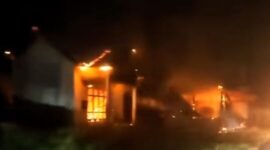 Sembilan unit rumah warga Dusun Bele, Desa Waiburak, Kecamatan Adonara Timur, Flores Timur, hangus terbakar dalam konflik susulan antarwarga yang terjadi Sabtu (9/5/2026) sore. 