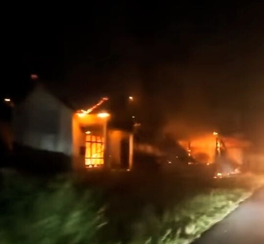 Sembilan unit rumah warga Dusun Bele, Desa Waiburak, Kecamatan Adonara Timur, Flores Timur, hangus terbakar dalam konflik susulan antarwarga yang terjadi Sabtu (9/5/2026) sore. 