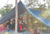 warga beberapa desa di Kabupaten Nagekeo, kecamatan Nangaroro mengungsi di tenda darurat