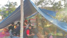 warga beberapa desa di Kabupaten Nagekeo, kecamatan Nangaroro mengungsi di tenda darurat