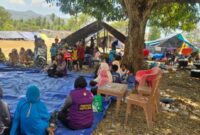 Polda NTT dan Jatim beri Trauma Healing kepada korban gempa di kec. Maukaro