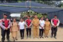 Tim dari Polres Ende dan guru guru SDK Pu'ubheto pose bersama usai mendirikan tenda darurat