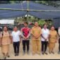 Tim dari Polres Ende dan guru guru SDK Pu'ubheto pose bersama usai mendirikan tenda darurat