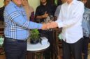 Karolus Karni Lando bersalaman dengan Presiden RI ke Tujuh Ir. Joko Widodo di kediaman Jokowi di Solo
